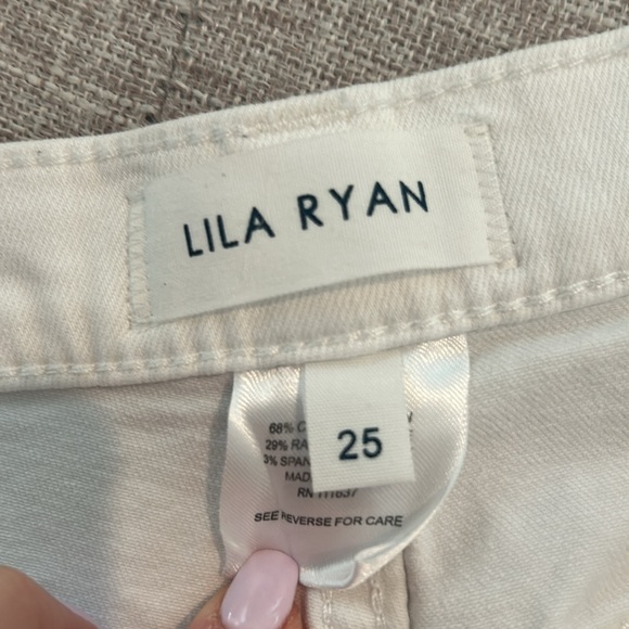 White jean shorts. Cute fit, lower rise - Picture 3 of 3